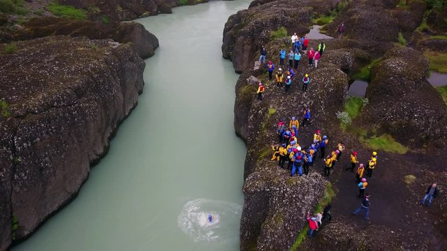 Island, Sprung in den Hv&iacute;t&aacute; River