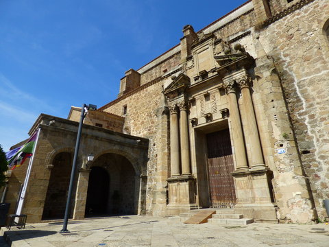 Plasencia es una ciudad de Cáceres, situada en Extremadura,España.