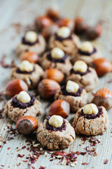 Husarenkrapfen mit Haselnüssen und Schokofüllung
