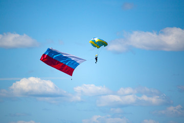 Fototapeta na wymiar jump parashutist with the flag of Russia