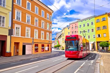 Foto op Canvas Uitzicht op de kleurrijke straat van Innsbruck © xbrchx