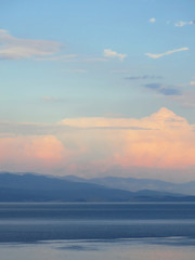 Coucher de soleil vue de la montagne, nuages