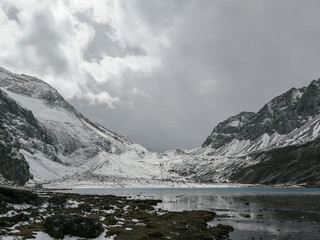 Obraz premium The scenery of the snowy mountains
