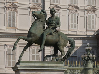 Torino - statua di Palazzo Reale