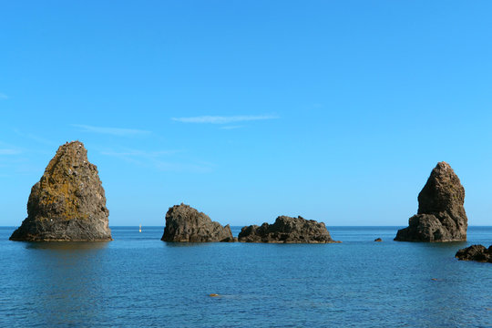 Faraglioni acitrezza