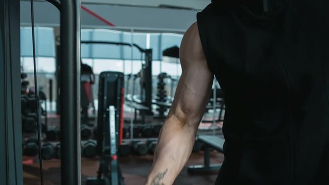 Bodybuilder workout in gym machine