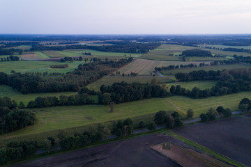 Landschaft zur Abenddämmerung