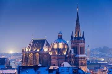 Aachener Dom im Schnee