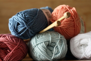 Korb, Wolle, bunt, stricken