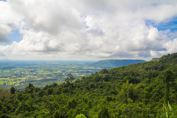 Naklejka premium Scenic mountains, sky, trees