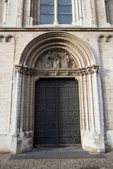 Fototapeta na wymiar Door of a church Notre Dame de la Chapelle in Brussels