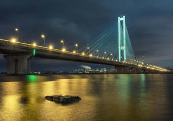 Fototapeta premium Southern bridge with golden reflection on the water