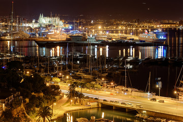 Fototapeta premium Palma De Mallorca - Skyline Nachtaufnahme