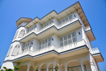 White big house 