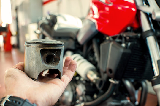 Engine piston