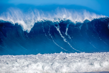 Naklejka premium forte houle, déferlante bleue, île de la Réunion