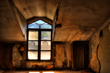 Fototapeta na wymiar Altbauwohnug mit Fenster