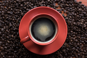 Naklejka premium Kawa w czerwonej filiżance