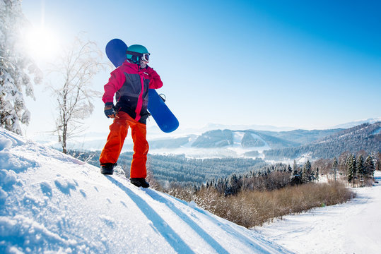 Full length shot of a snowboarder standing on top of the mountain looking away resting after riding copyspace nature relaxation recreation sports lifestyle active people concept