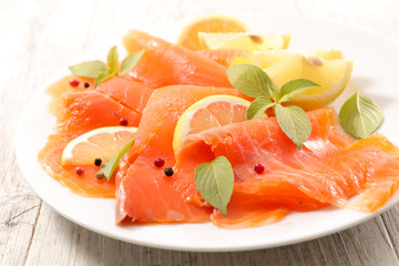 smoked salmon slices
