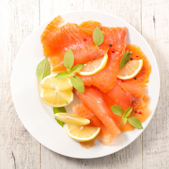 smoked salmon slices