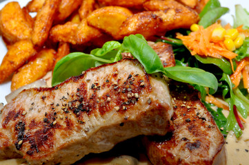 Schweinenackensteak mit Champignon - Rahm - Sauce