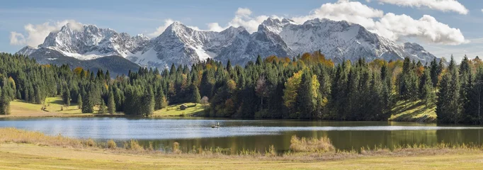 Papier Peint photo Nature Panorama grand angle en Bavière avec lac et montagnes du Karwendel