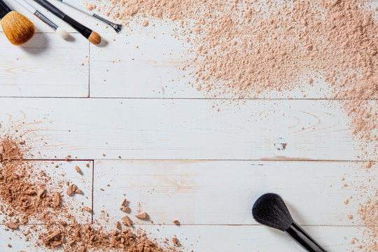 free powder and crushed minerals makeup with different brushes, wallpaper