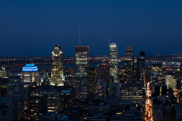 Fototapeta na wymiar Montréal by night