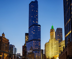 Fototapeta premium Chicago skyline and big office buildings