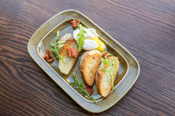 Scrambled eggs with fresh croutons on the plate