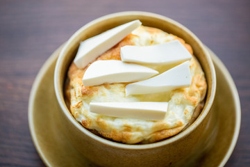 Omelette with slices of goat cheese