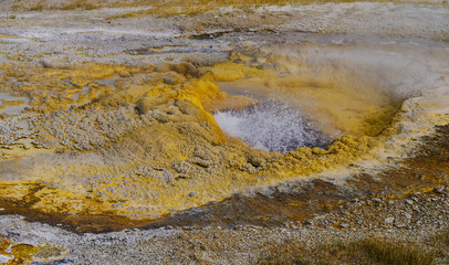 Yellowstone-Nationalpark und die geothermalen Quellen in den Vereinigten Staaten