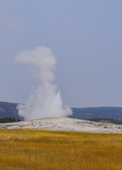 Fototapeta na wymiar Yellowstone-Nationalpark und die geothermalen Quellen in den Vereinigten Staaten