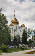 Fototapeta na wymiar Alexander Nevsky Cathedral and Catherine Square in Krasnodar. Russia