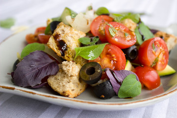 Italienischer Brotsalat Panzanella