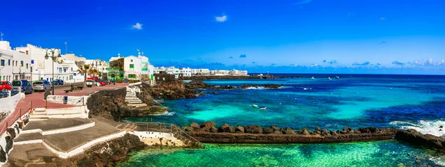 Foto op Aluminium Traditional fishermen village Punta Mujeres with natural swimming pools. Lanzarote, Canary islands © Freesurf