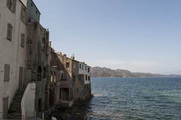 Corsica, 29/08/2017: lo skyline di Saint-Florent (San Fiorenzo), popolare villaggio di pescatori sulla costa ovest dell'Alta Corsica, chiamato la Saint-Tropez corsa