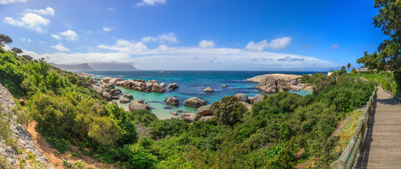 Aufnahme des Boulder Beach mit Blick auf den Atlantik fotografiert im September 2013