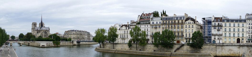Fototapeta na wymiar Île de la Cité et quai d'Orléans