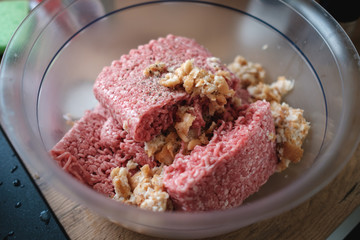Faschiertes in der Schüssel (Hackfleisch)