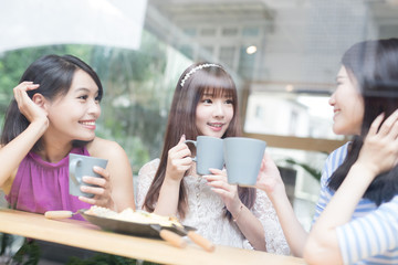 Fototapeta premium happy woman friends in restaurant