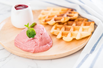 strawberry icecream with waffle