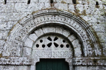 Fototapeta na wymiar Arquitectura Românica do Mosteiro de Pitões de Júnias