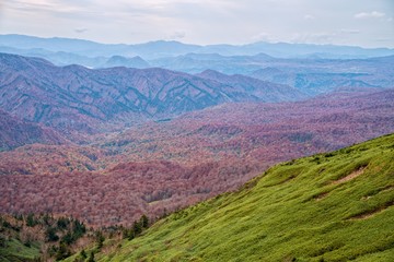 Naklejka premium Hachimantai mountain range in autumn season, Akita, Japan.