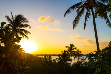 Fototapeta na wymiar Coucher de soleil en Polynésie