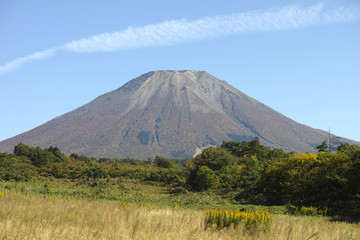 Fototapeta premium 秋の伯耆富士 大山西麓
