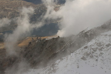 In Wolken gehüllte hochalpine Bergwelt (Corvatsch, Silvaplana)