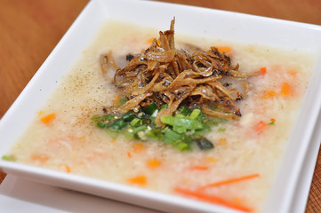 Rice porridge with fried anchovies & soup leaf