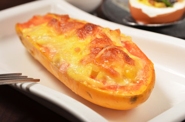 Papaya gratin with melted cheese
